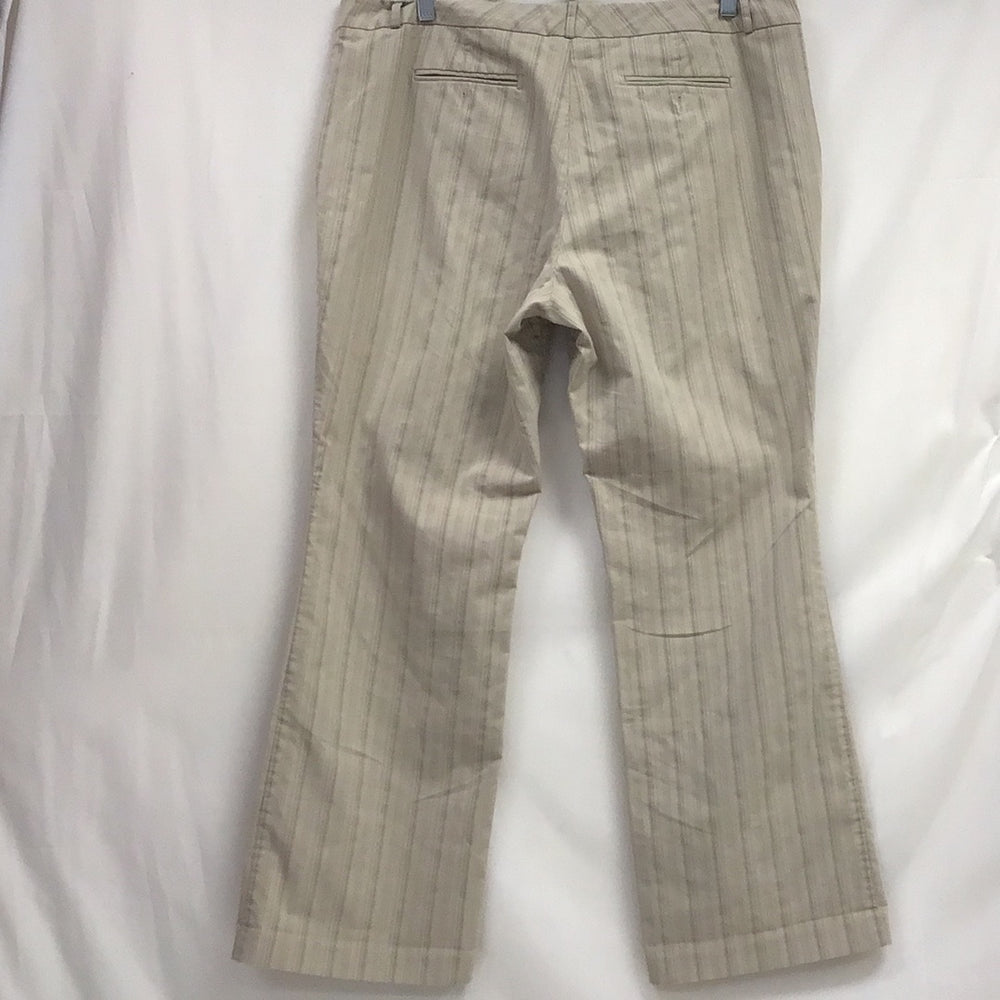New York & Company Women's Tan Capri Pants