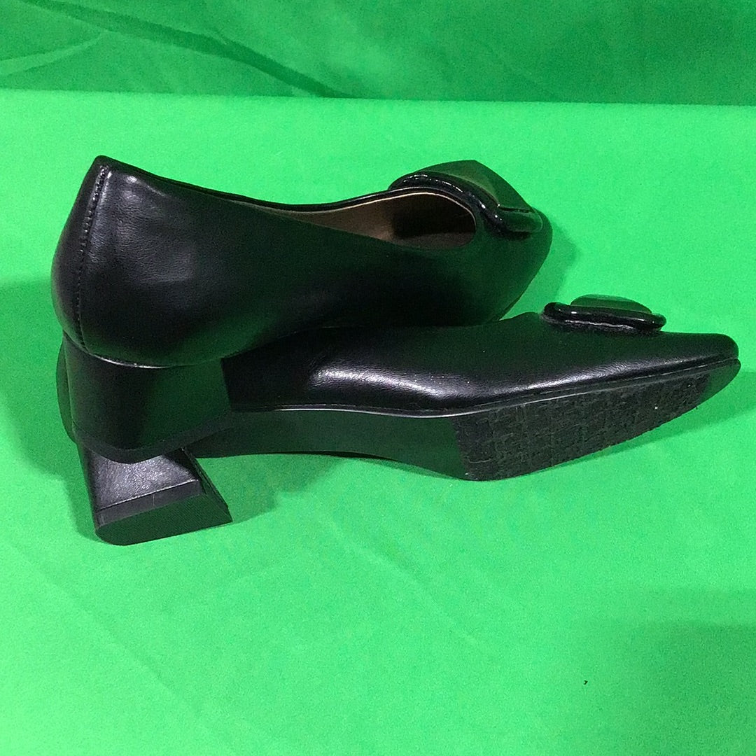 Soft Style by Hush Puppies Ladies 6M Black Slip In Shoes - In Box