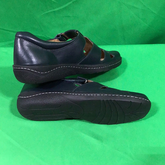 Naturalizer Ladies Navy Blue Size 7WW Slip On Leather Loafers in Box