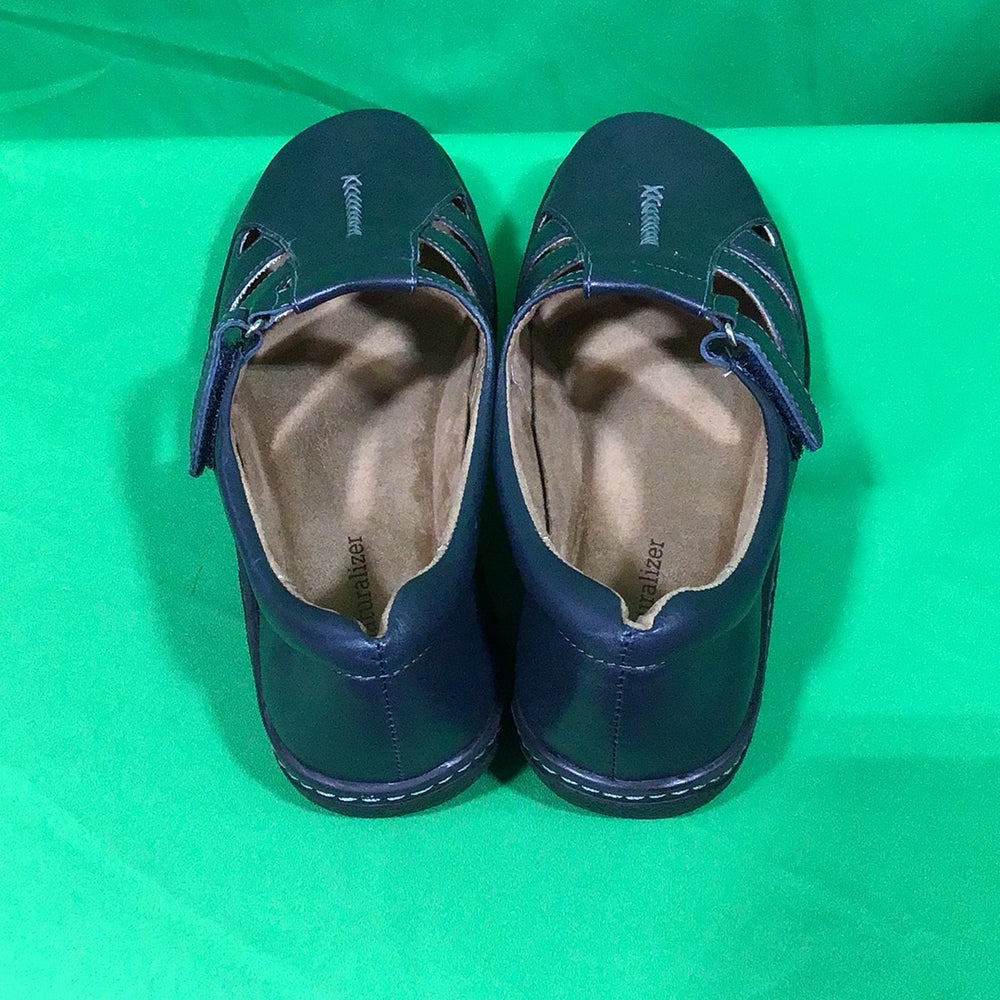 Naturalizer Ladies Navy Blue Size 7WW Slip On Leather Loafers in Box